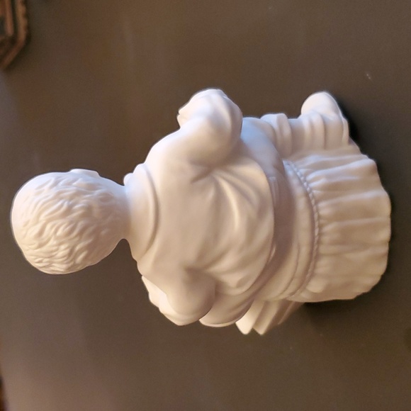 Boy with train figurine - Picture 3 of 5